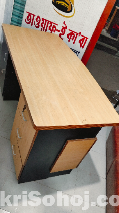 অফিস টেবিল